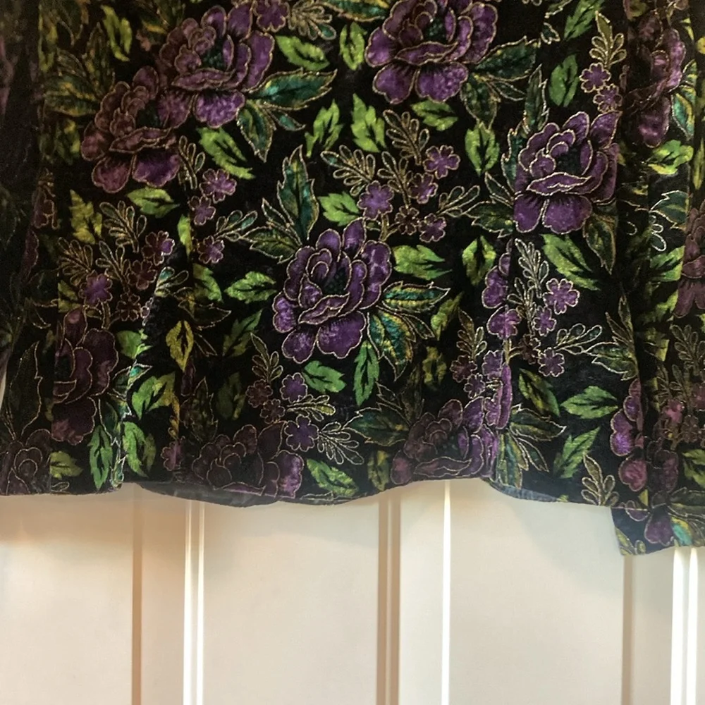 Size 10/12 R&K Evening Black and Purple Floral Jacket with Gold Shimmer Details - Picture 11 of 13
